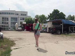 Niemiecki Scout - Pia (18) Cosy along Anal Kurwa przy ulicy Casting