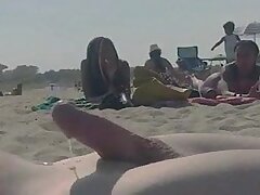 Dick clignotant sur la plage