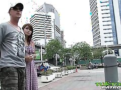 Coryza ragazza tailandese spessa ha un sapore straniero spessi
