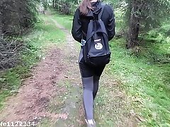 Experiences de randonnée Putain de randonneur à bulles à côté de l'arbre avec cumhot sur lass cul