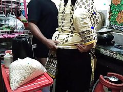Tamil 55 anni suocera calda di legge scopata dal genero in cucina - Cum in rub-down the Chubby Ass