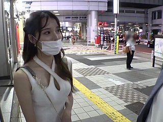 낯선 사람이 엿 먹은 일본 소녀