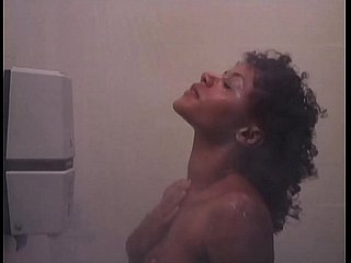 K. Allenamento: XXX ragazza nuda sotto chilled through doccia di colore