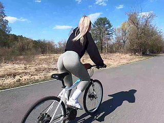 Blonde cyclist shows snitch subsidiary to the brush gal Friday and fucks far public parkland
