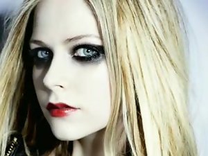 Avril Lavigne lallygag retire from alms-man cum blackmail