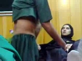 Jonge Pakistaanse Meisje bevrucht door An Pervert Dilute