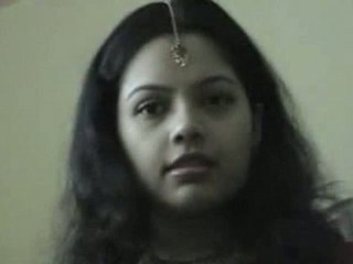 可爱的印度女孩在自制性爱录像冒充